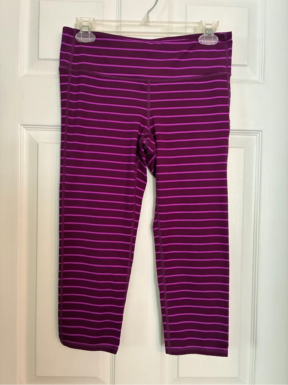Athleta Purple Striped Athletic Capri Pants Size MEDIUM Inside Pocket